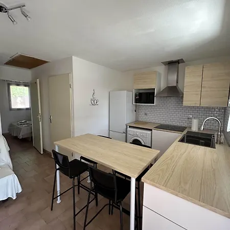 Dom wakacyjny Mazet Climatise Avec Piscine & Tennis Calme Proche Lavandou *