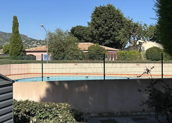 Mazet Climatise Avec Piscine & Tennis Calme Proche Lavandou Dom wakacyjny Bormes-les-Mimosas