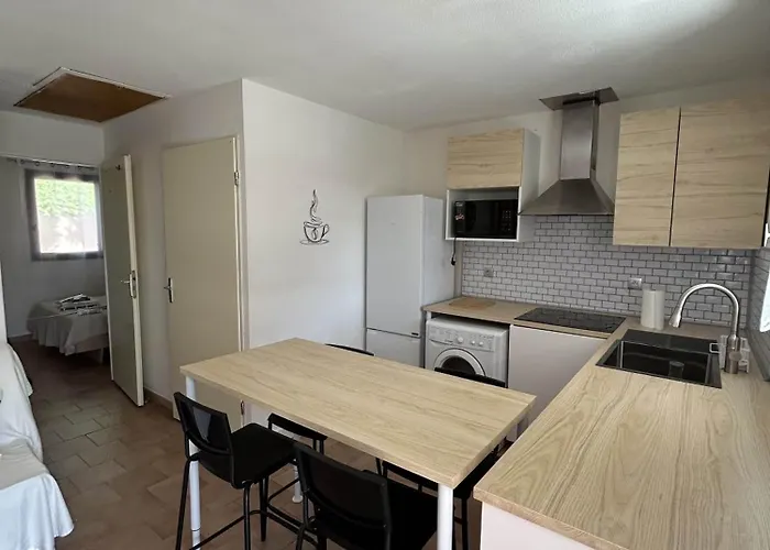 Dom wakacyjny Mazet Climatise Avec Piscine & Tennis Calme Proche Lavandou *